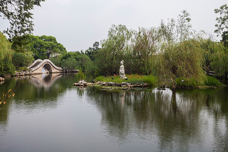 湖上的亭子江苏省无锡蠡园背景