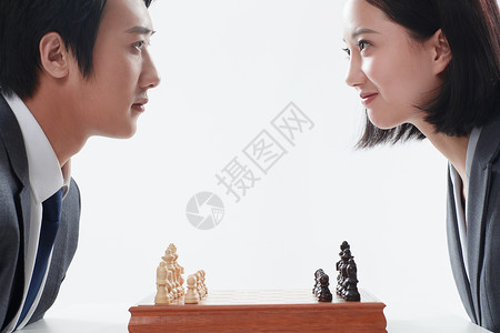 两个人能力年轻女青年商务男女下象棋图片