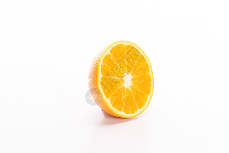 白橙色新鲜有机水果在白背景下背景