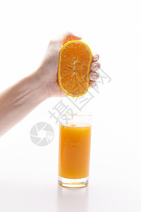 切橙子男人白色背景下的新鲜水果创意拍摄背景