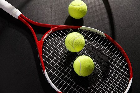 网球和网球拍图片