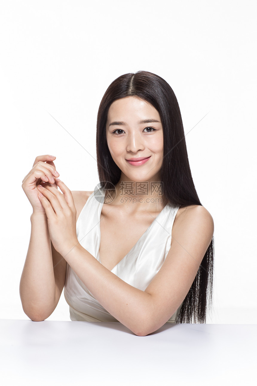 黑发20到24岁东方人有着柔顺的长发的美女图片
