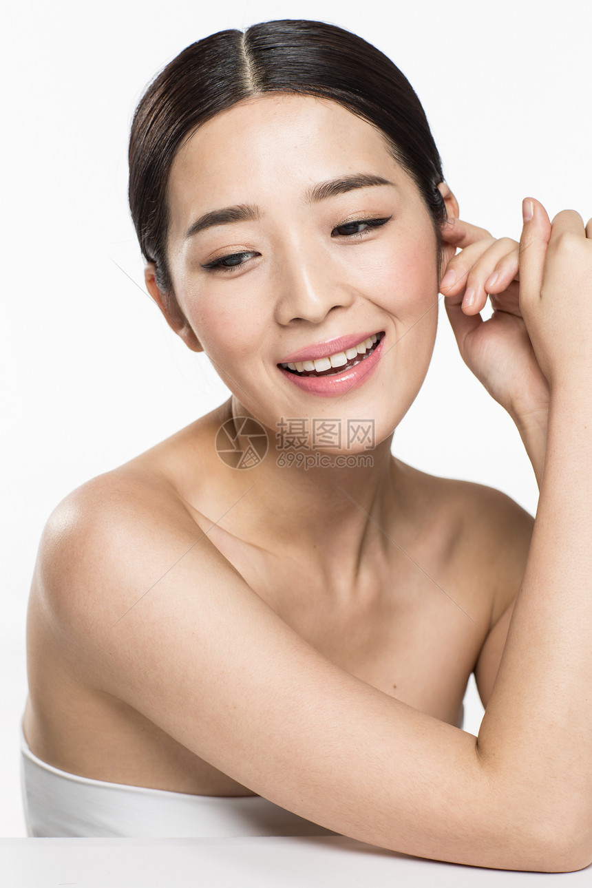 美容个人护理亚洲青年女人妆面肖像图片