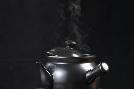 飞翔的热气器砂锅黑色彩色图片水壶背景
