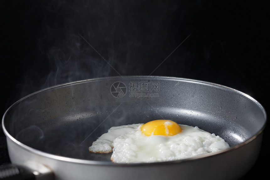 煎锅煎鸡蛋图片