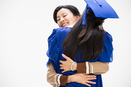 大学毕业拥抱的母女图片
