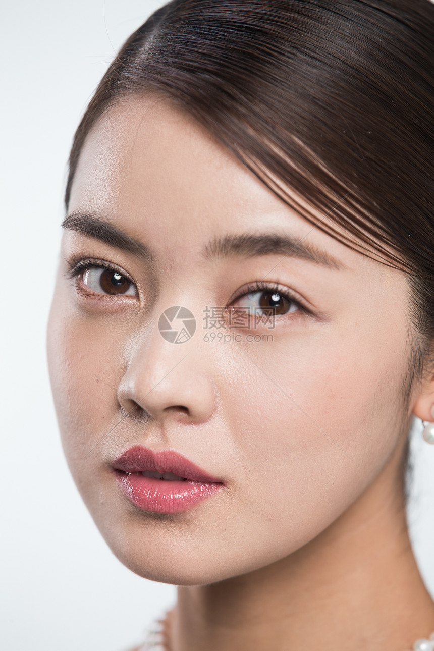 亚洲人自信女特质青年女人妆面肖像图片