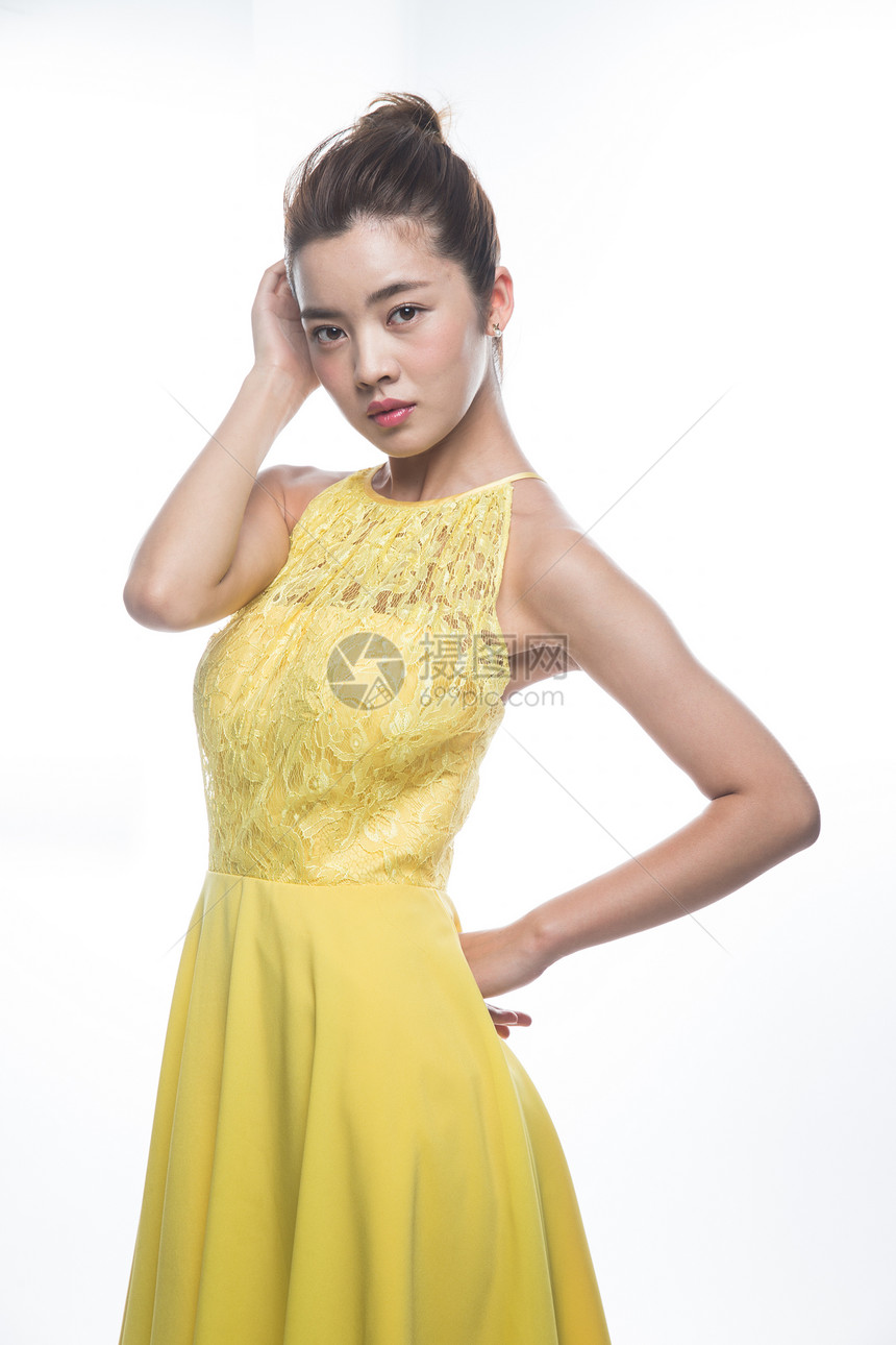 骄傲人亚洲人漂亮的青年女人的肖像图片