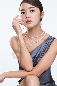 彩色珠宝项链女特质彩色图片摄影漂亮的青年女人的肖像背景