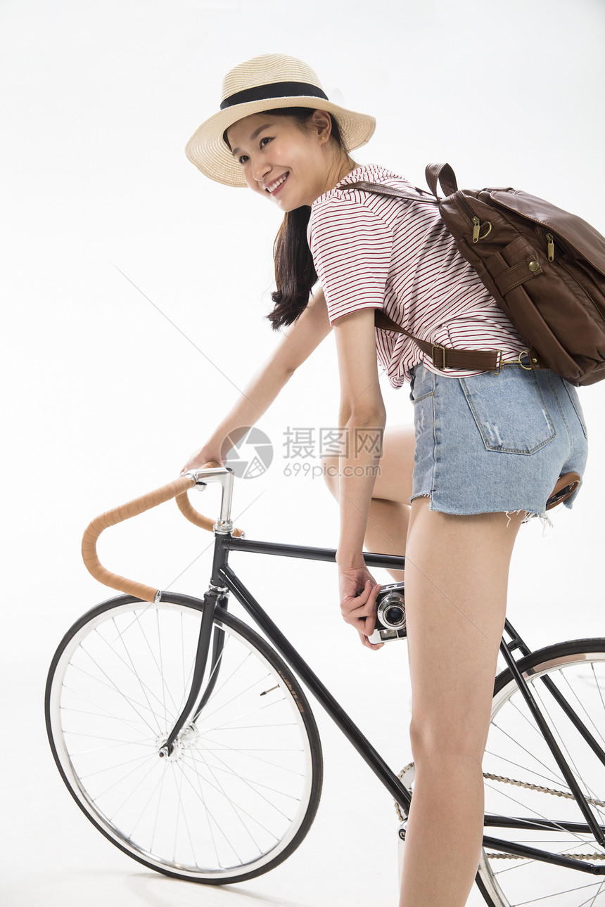 户内背包客交通青年女孩骑车旅行图片