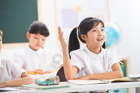 课堂快乐小学女生小学生在教室里学习中国人高清图片素材