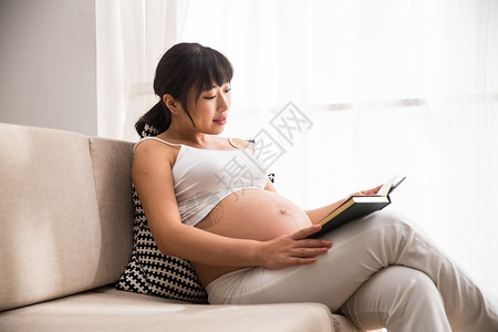 东方人渴望满意孕妇看书图片