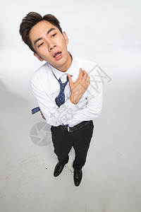 亚洲表情人筋疲力尽的商务青年男人图片