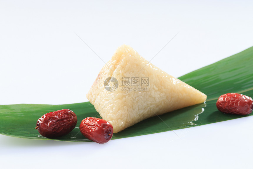 端午美食白米粽子和红枣图片