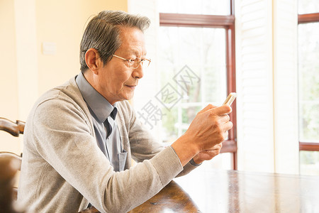 永远等待那一日寂寞等待老年男人独处背景