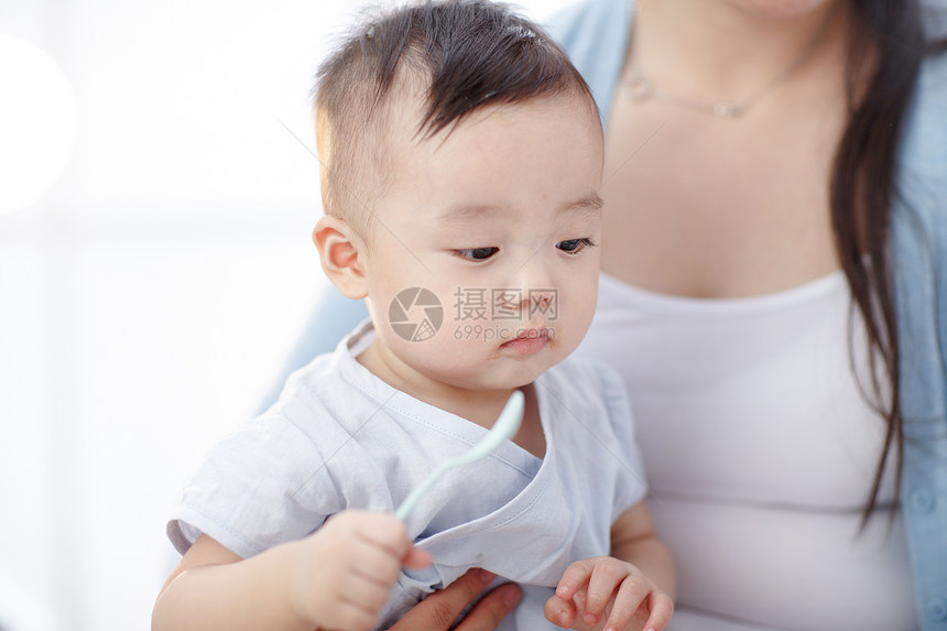 亚洲柔和东亚母亲和男婴儿图片