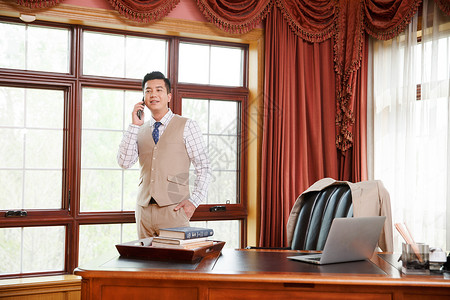 领带装饰商务男人在书房打电话背景