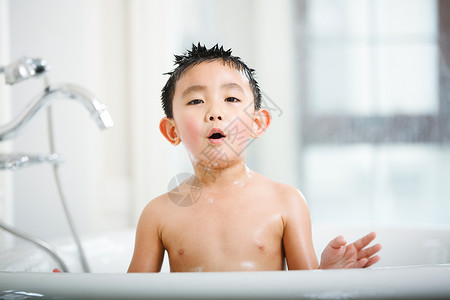 新标家居素材学龄前儿童纯洁家居设施小男孩在洗澡背景