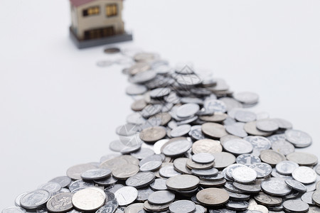 财务文化消费亚洲丰富硬币和房屋模型背景