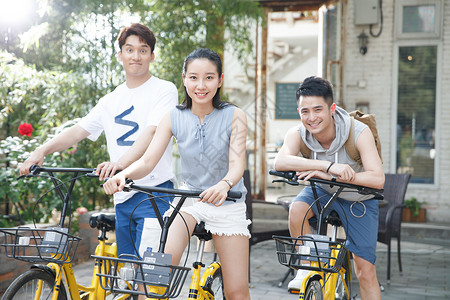 共享单车相伴亚洲人青年人骑自行车高清图片