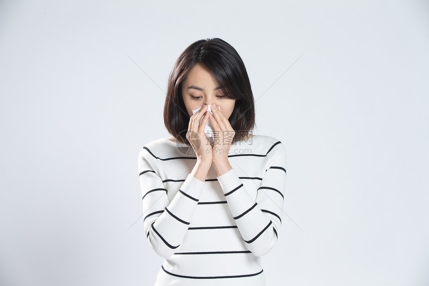 纸巾水平构图情绪压力青年女人生病图片