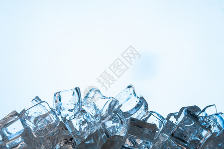 融化冰块清凉冰块的创意摄影背景