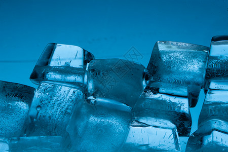 水的凝结形态清凉冰块的创意摄影背景