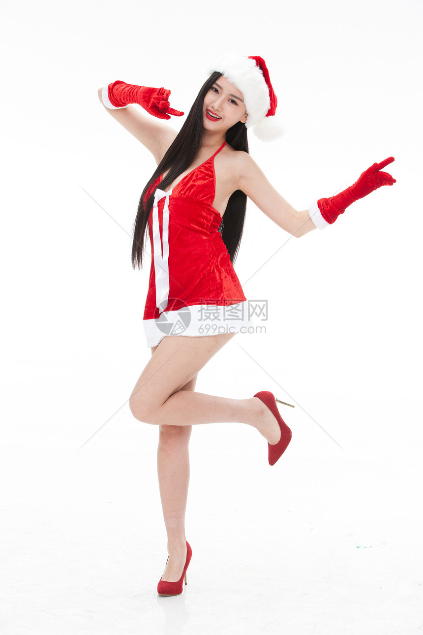 放松庆祝成年人穿圣诞服的年轻女人图片