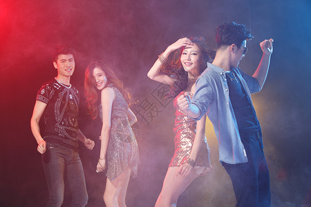 舞蹈俱乐部伴侣彩色图片情侣青年男女在酒吧跳舞背景