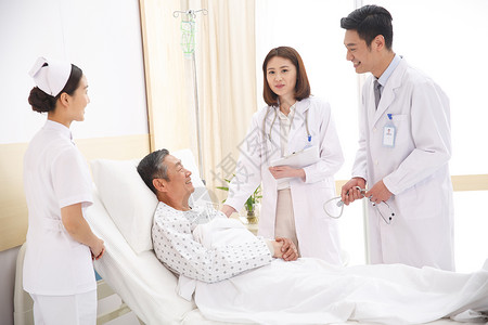 医务工作者和患者在病房里图片