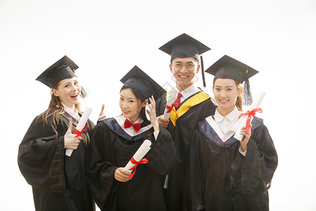 毕业大学生穿着学士服庆祝毕业高清图片
