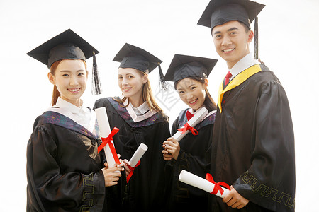 留学生照片人生大事大学生穿着学士服庆祝毕业背景