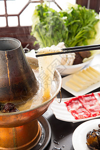蔬菜传统火锅涮羊肉图片