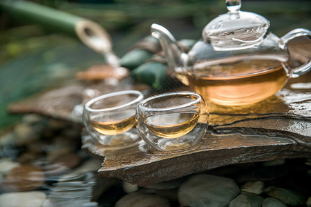 端午节竹子边框流水下的一壶茶背景
