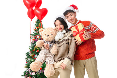东方人信心20岁到25岁快乐的青年情侣过圣诞节图片
