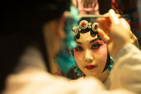 彩色图片头和肩膀戏剧表演女京剧演员后台化妆图片