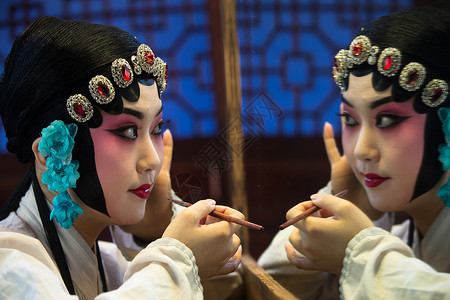 女成年人20多岁女京剧演员后台化妆图片