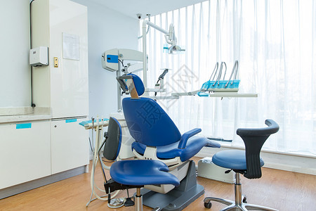 牙科诊疗室里的医疗设备图片