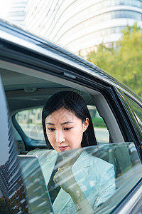 可移动座椅商务人士年轻女人坐在汽车里背景