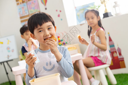 外国教室儿童幼儿园小朋友用餐背景