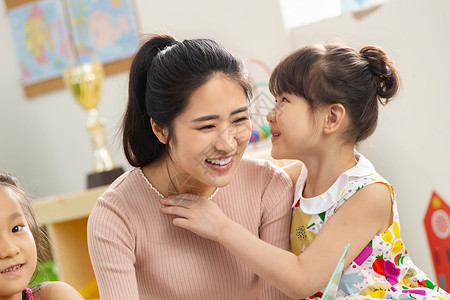 同学生日教室亚洲人童年幼儿园老师和小朋友背景