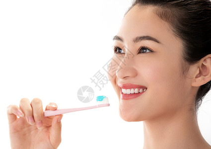 美丽牙齿刷出来皮肤脸颊活力青年女人刷牙背景