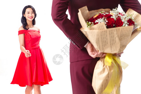 节日送人花束红色浪漫享乐青年男人给女朋友送玫瑰花背景