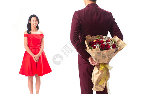 和谐礼品成年人青年男人给女朋友送玫瑰花图片