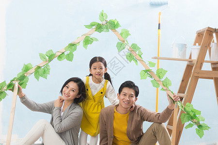涂料水平构图独生子家庭快乐家庭装修房子图片