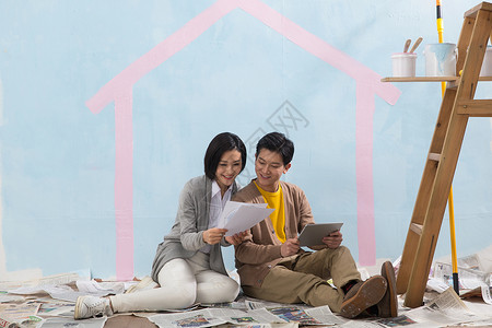 互联网家装图纸青年人丈夫年轻夫妇装修房子背景
