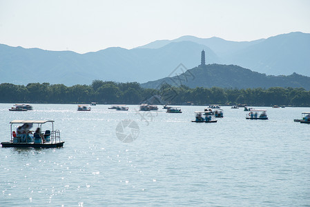 湖水标志古老的建筑塔北京颐和园背景