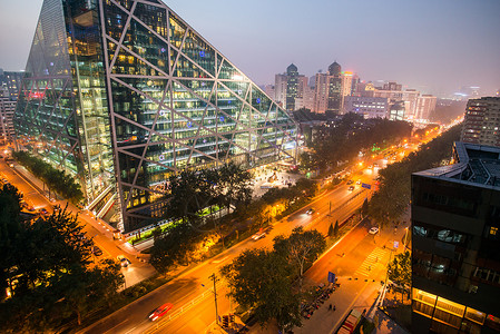 地标建筑高视角街道北京侨福芳草地大厦夜景高清图片