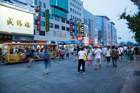 市区文化旅行者北京王府井大街高清图片