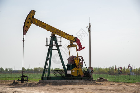能源石油工业钻油机河北省任丘石油钻井图片